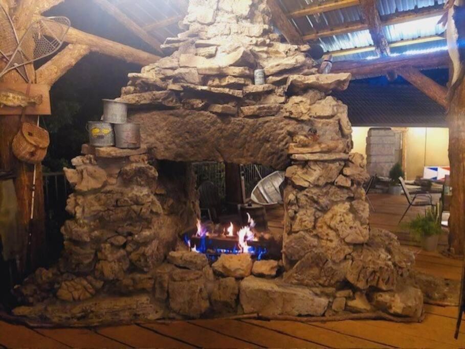 Stonegate Lodge 2 Queen Beds Wifi 50In Roku Tv Salt Water Pool Room #105 Юрека Спрингс Екстериор снимка
