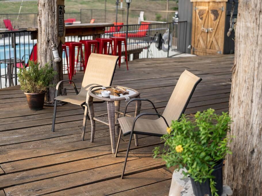 Stonegate Lodge 2 Queen Beds Wifi 50In Roku Tv Salt Water Pool Room #105 Юрека Спрингс Екстериор снимка